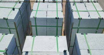 肇庆 芝麻白花岗岩5公分地铺石 花岗岩厂家工厂装车日常