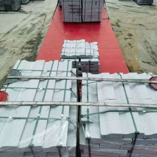 肇庆 芝麻白仿形加直形路沿石出货日常