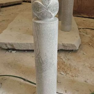 肇庆 芝麻白花岗岩石材挡车石柱、停车柱、圆柱挡车柱、方柱挡车柱等