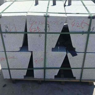 肇庆 芝麻白异形坐凳，石凳