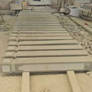 肇庆 芝麻白异形加工雕刻-栏杆大柱，方柱