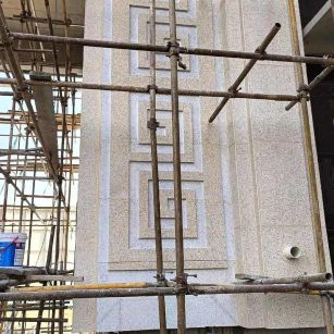 肇庆 黄金麻花岗岩别墅外墙干挂回纹造型效果