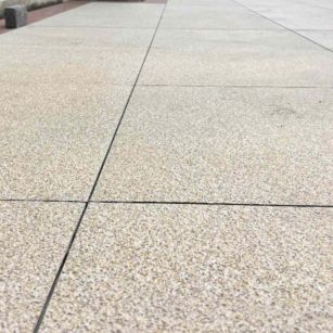 肇庆 黄金麻花岗岩石板材荔枝面地面铺装效果