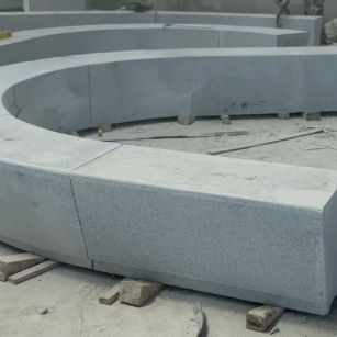 肇庆 芝麻白花岗岩光面弧形坐凳