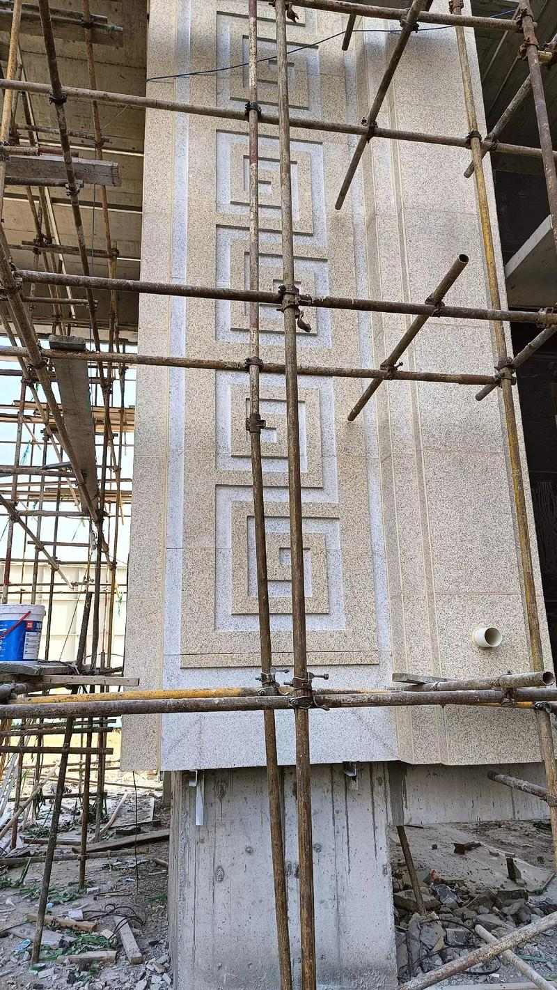 肇庆 黄金麻花岗岩别墅外墙干挂回纹造型效果