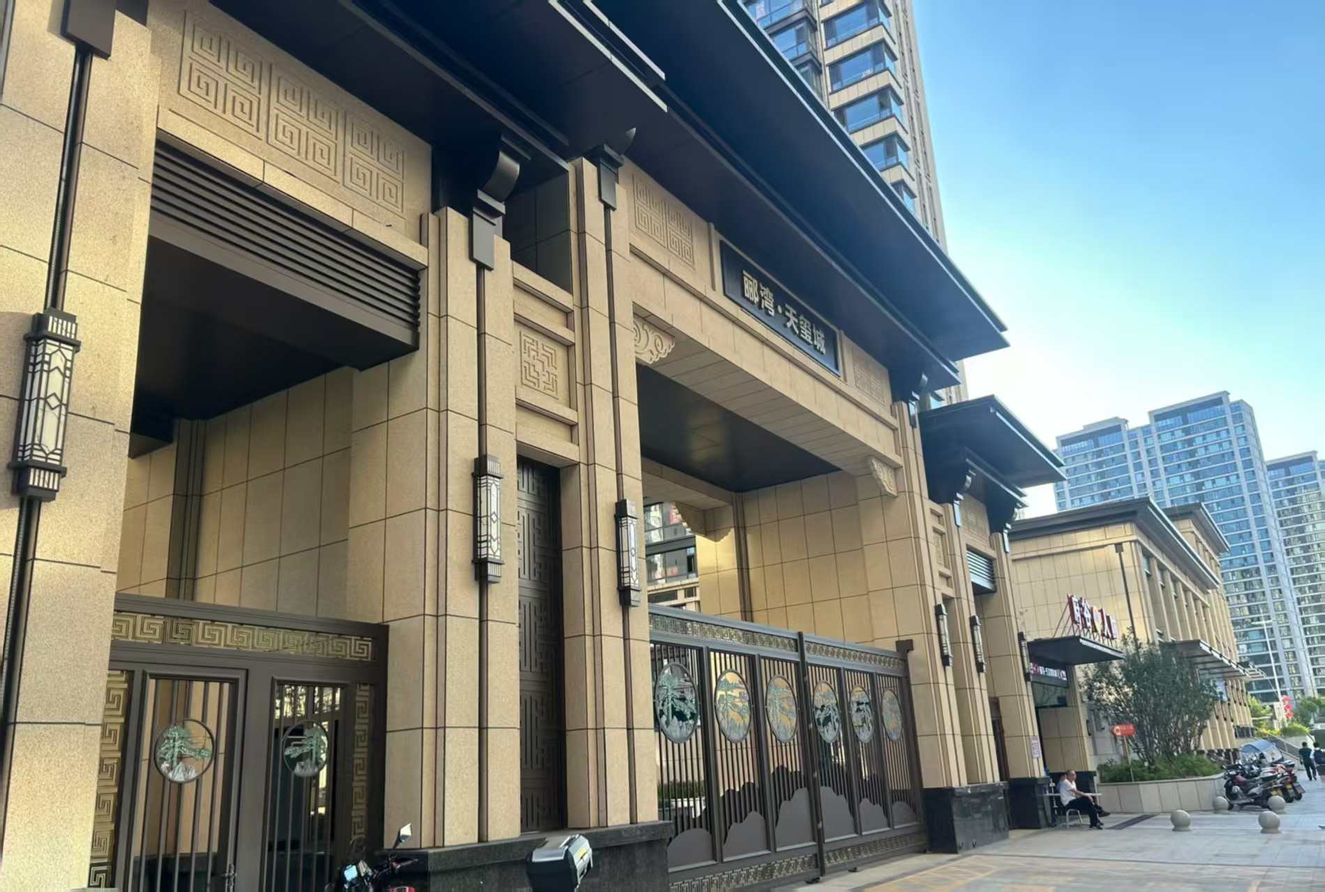 肇庆 黄金麻花岗岩荔枝面小区门楼外墙干挂