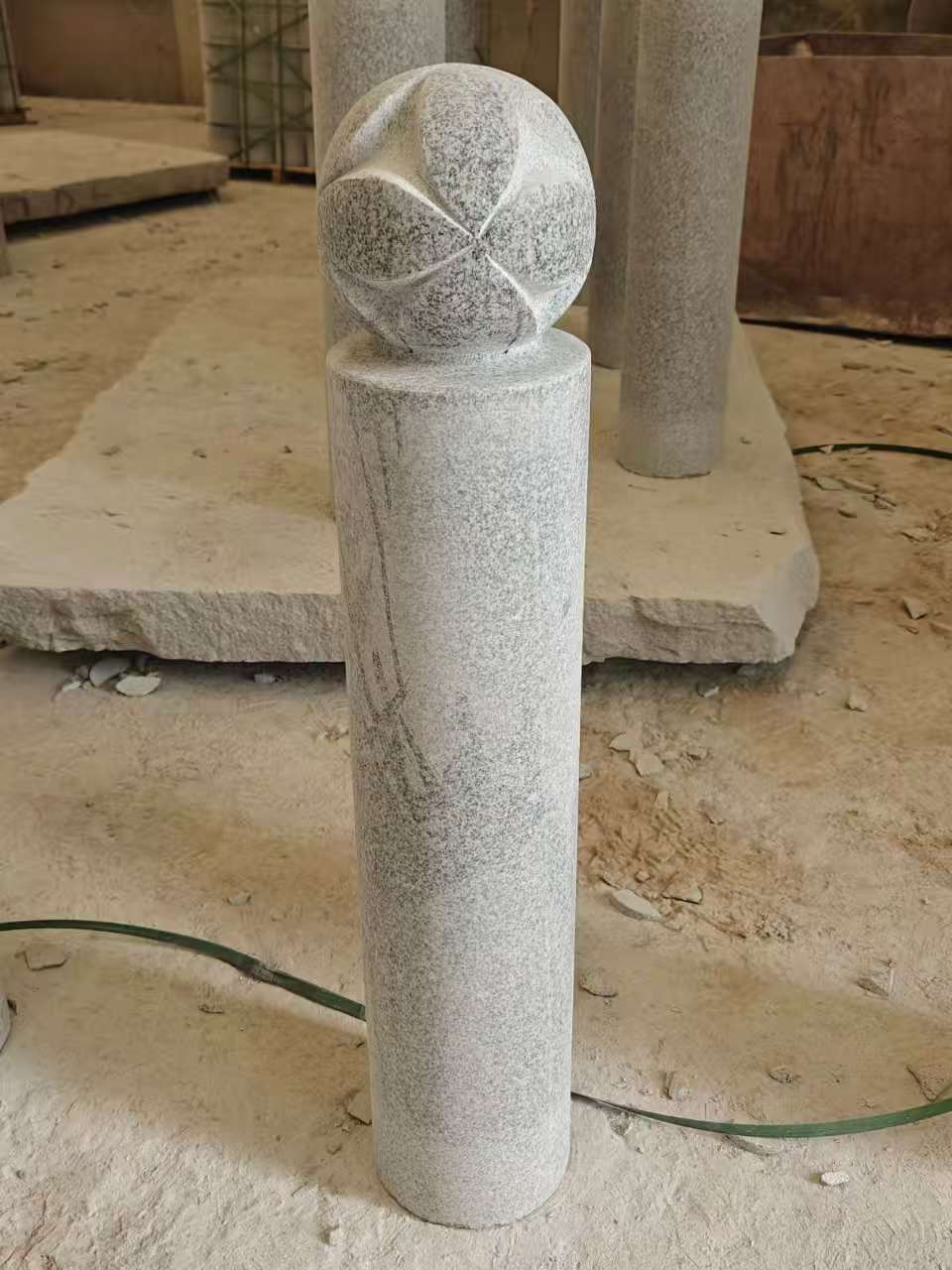 肇庆 芝麻白花岗岩石材挡车石柱、停车柱、圆柱挡车柱、方柱挡车柱等