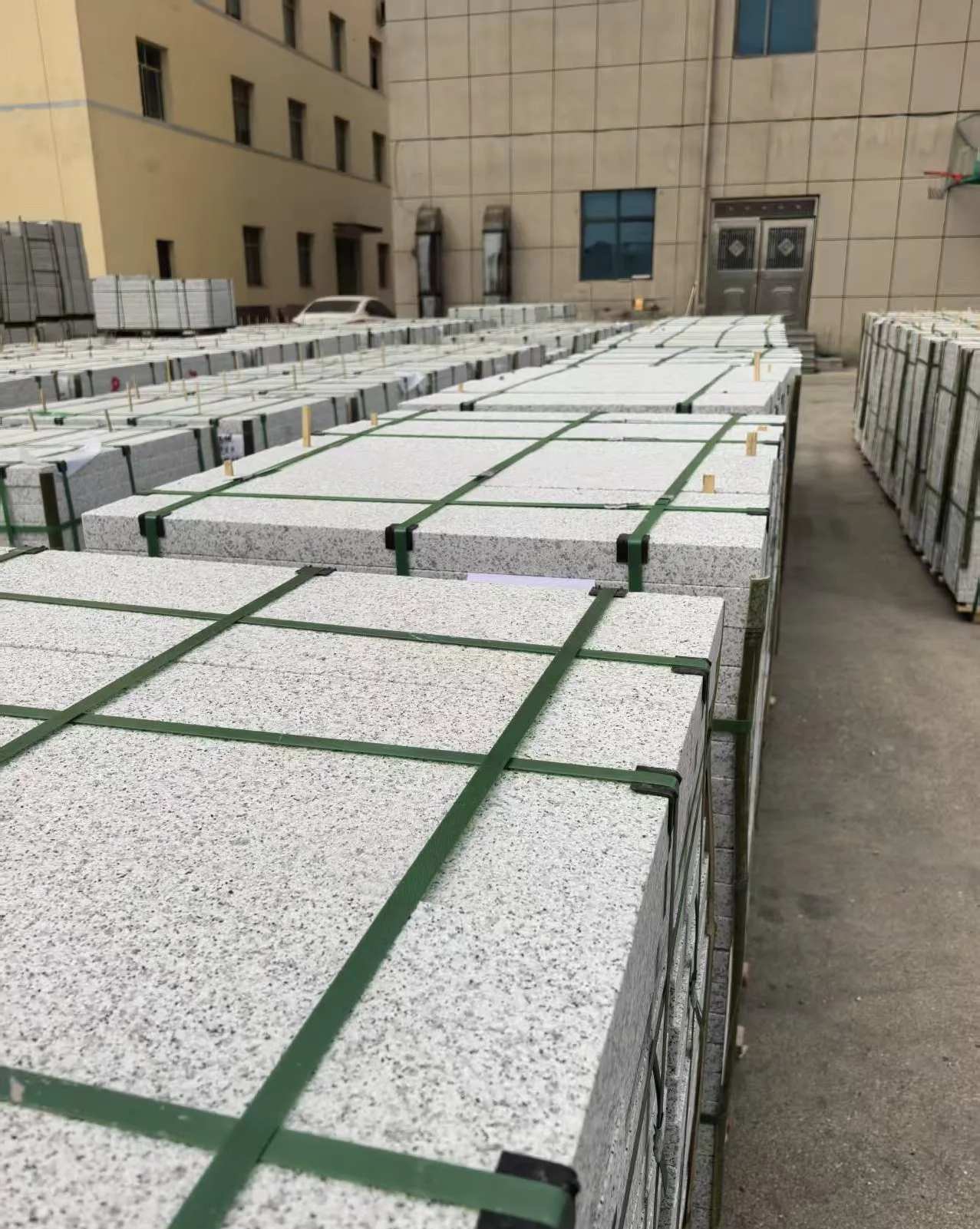 肇庆 白麻花岗岩5.0公分荔枝面地铺石