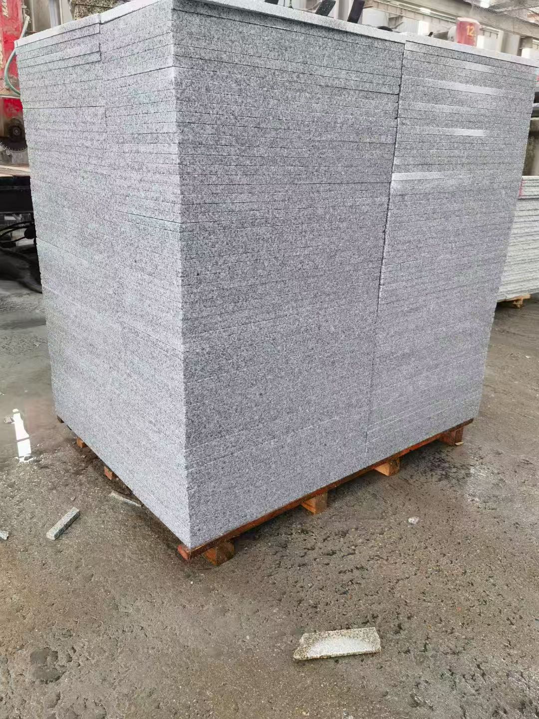 肇庆 芝麻白火烧面1.8厚300*600地铺石，尺寸标准，厚薄均匀