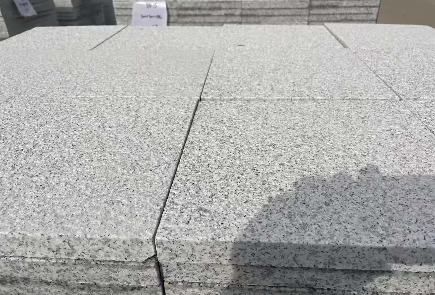 肇庆 白麻花岗岩石材推荐 荔枝面地铺石