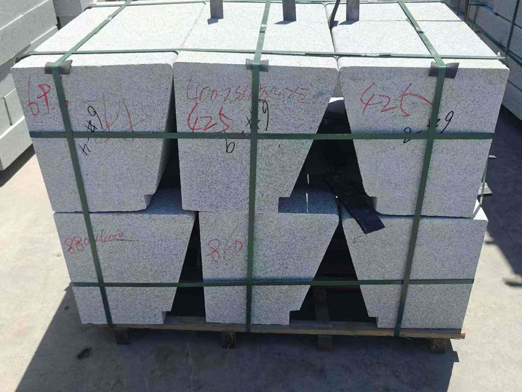 肇庆 芝麻白异形坐凳，石凳