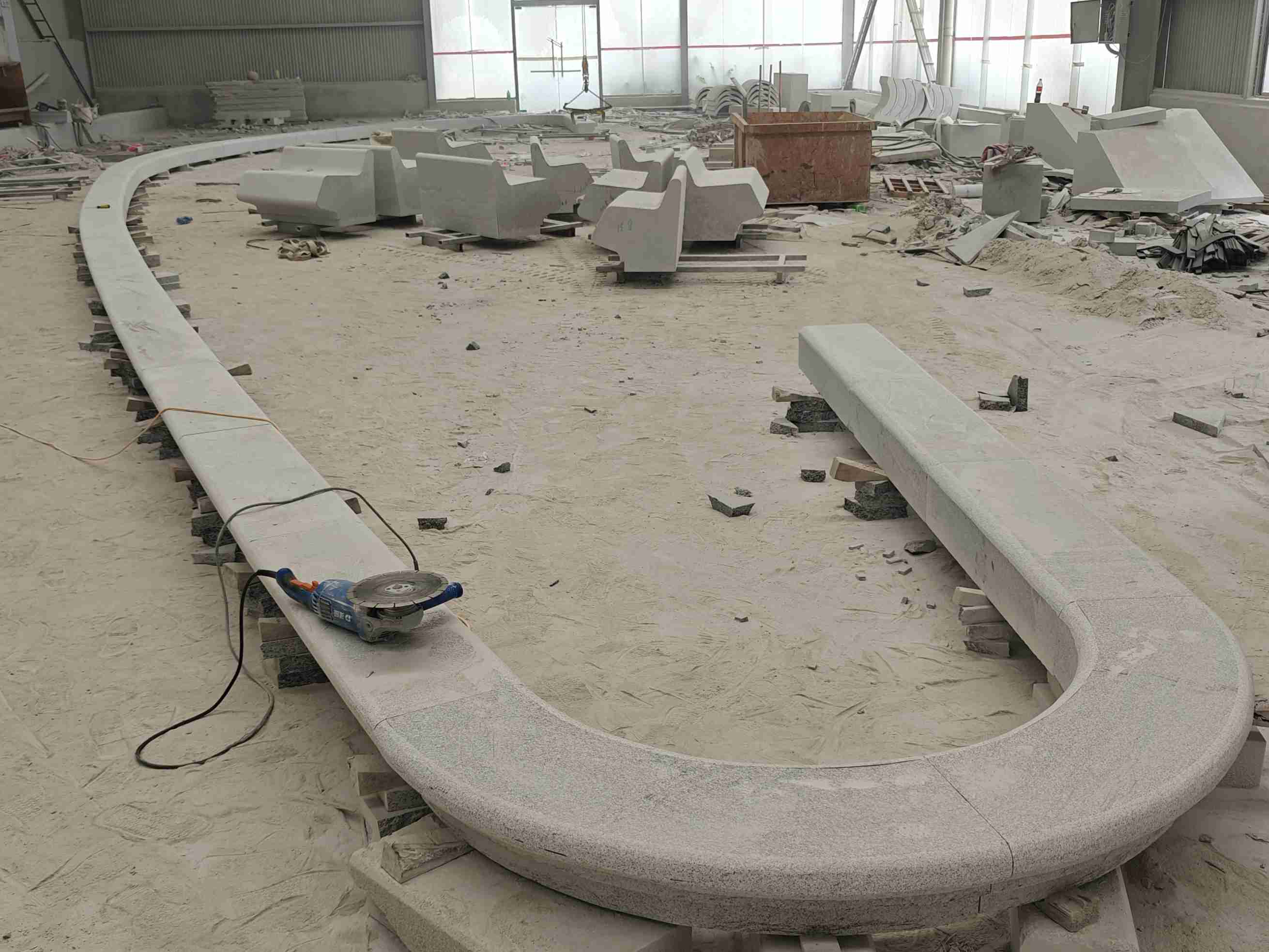 肇庆 芝麻白花岗岩弧形花坛石，坐凳石