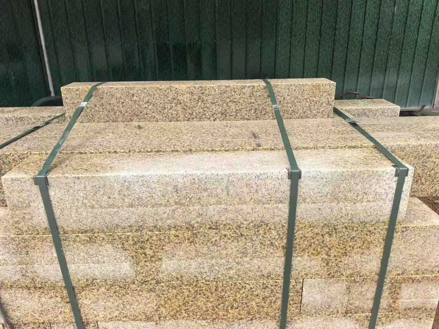 肇庆 黄金麻花岗岩石材机切面栏杆料半成品