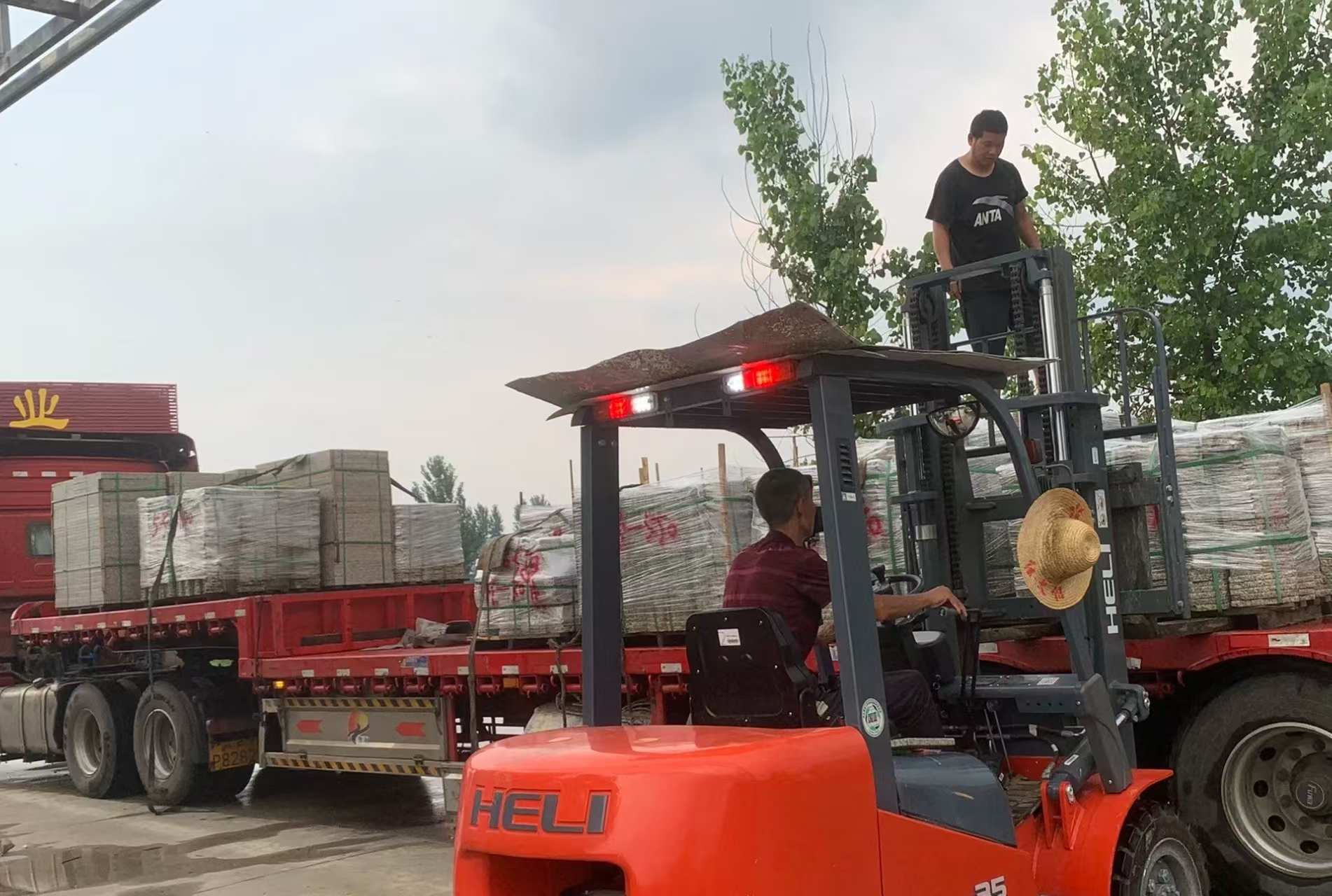 肇庆 黄金麻冰裂纹，地铺石装车