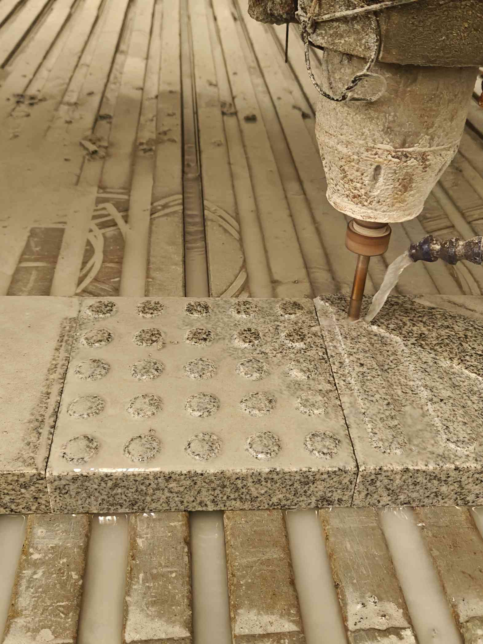 肇庆 芝麻白花岗岩石材盲人石、盲道石、盲点石