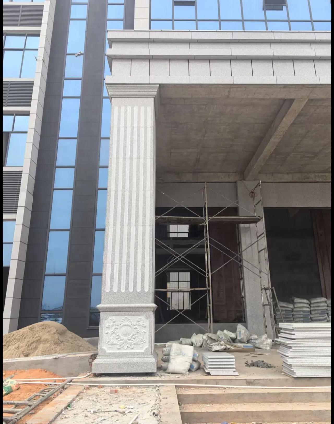 肇庆 芝麻白光面花岗岩门楼大柱（罗马柱）配雕花底座