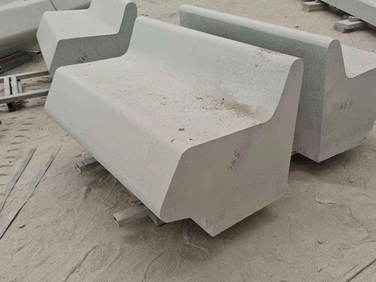 肇庆 芝麻白花岗岩异形坐凳，石凳