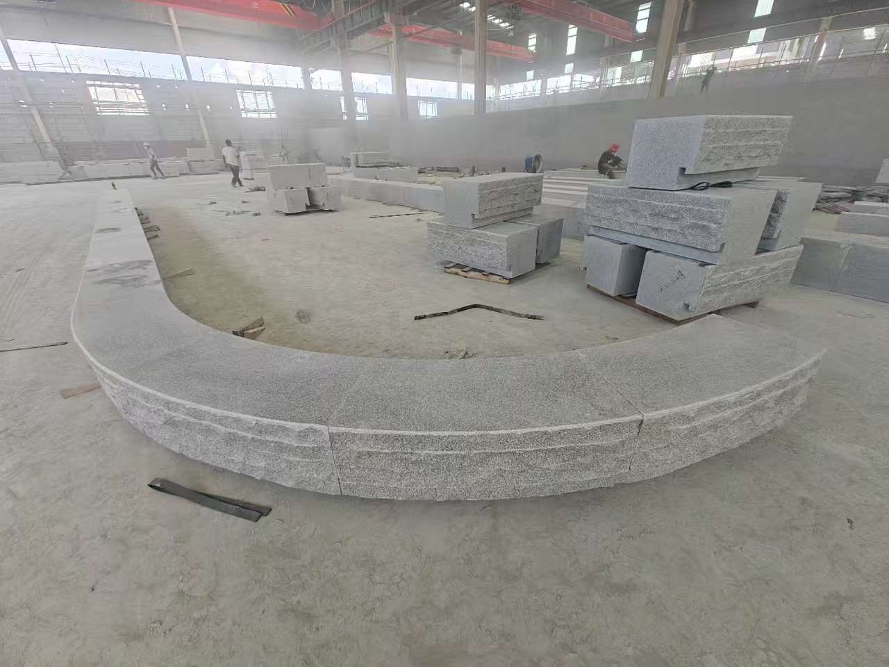 肇庆 芝麻白异形坐凳，自然面光面弧形加工