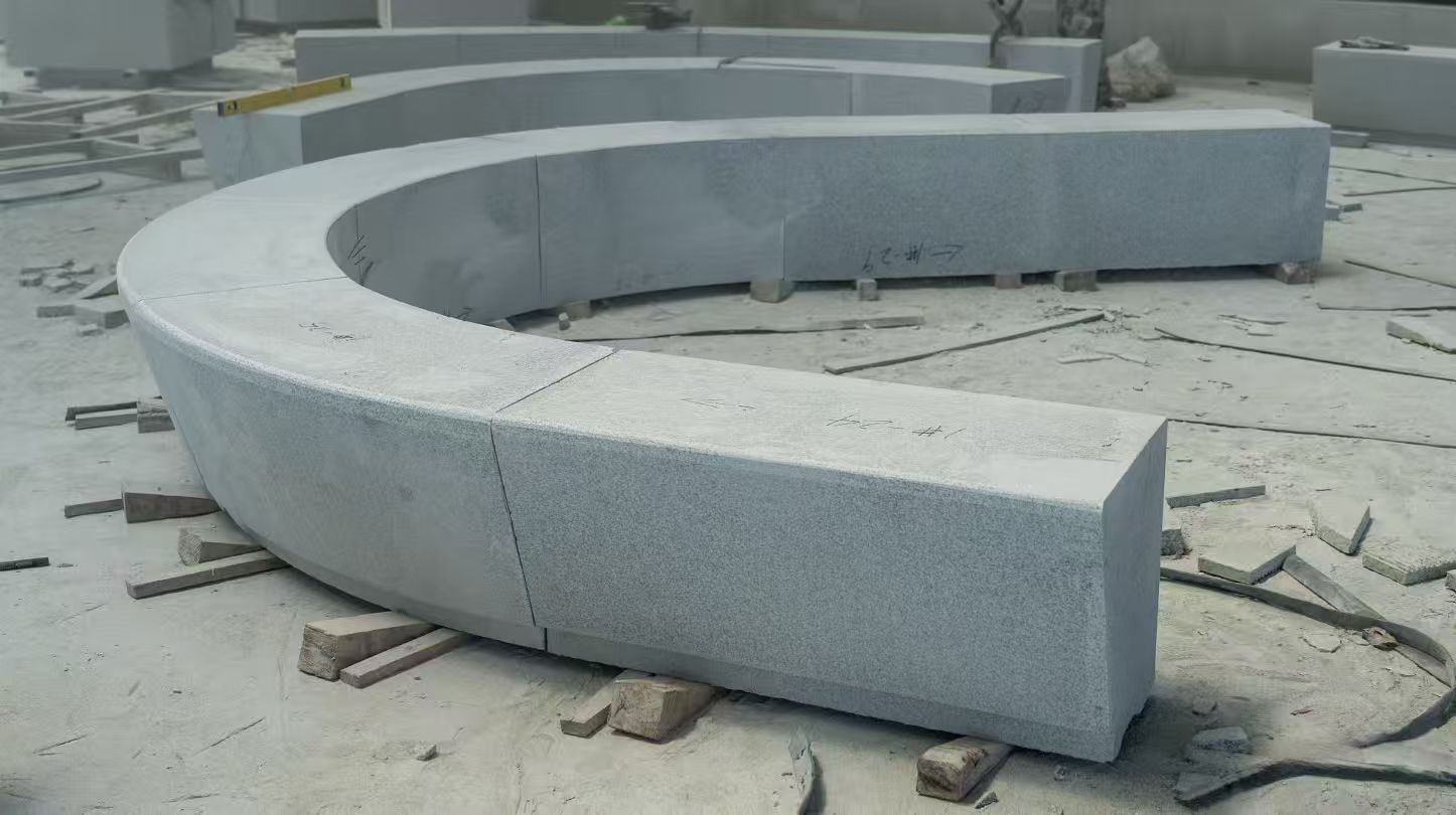 肇庆 芝麻白花岗岩光面弧形坐凳