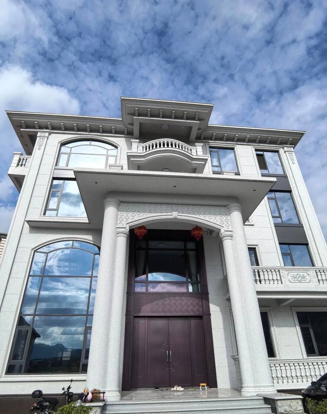 肇庆白麻别墅外墙干挂石材效果示例