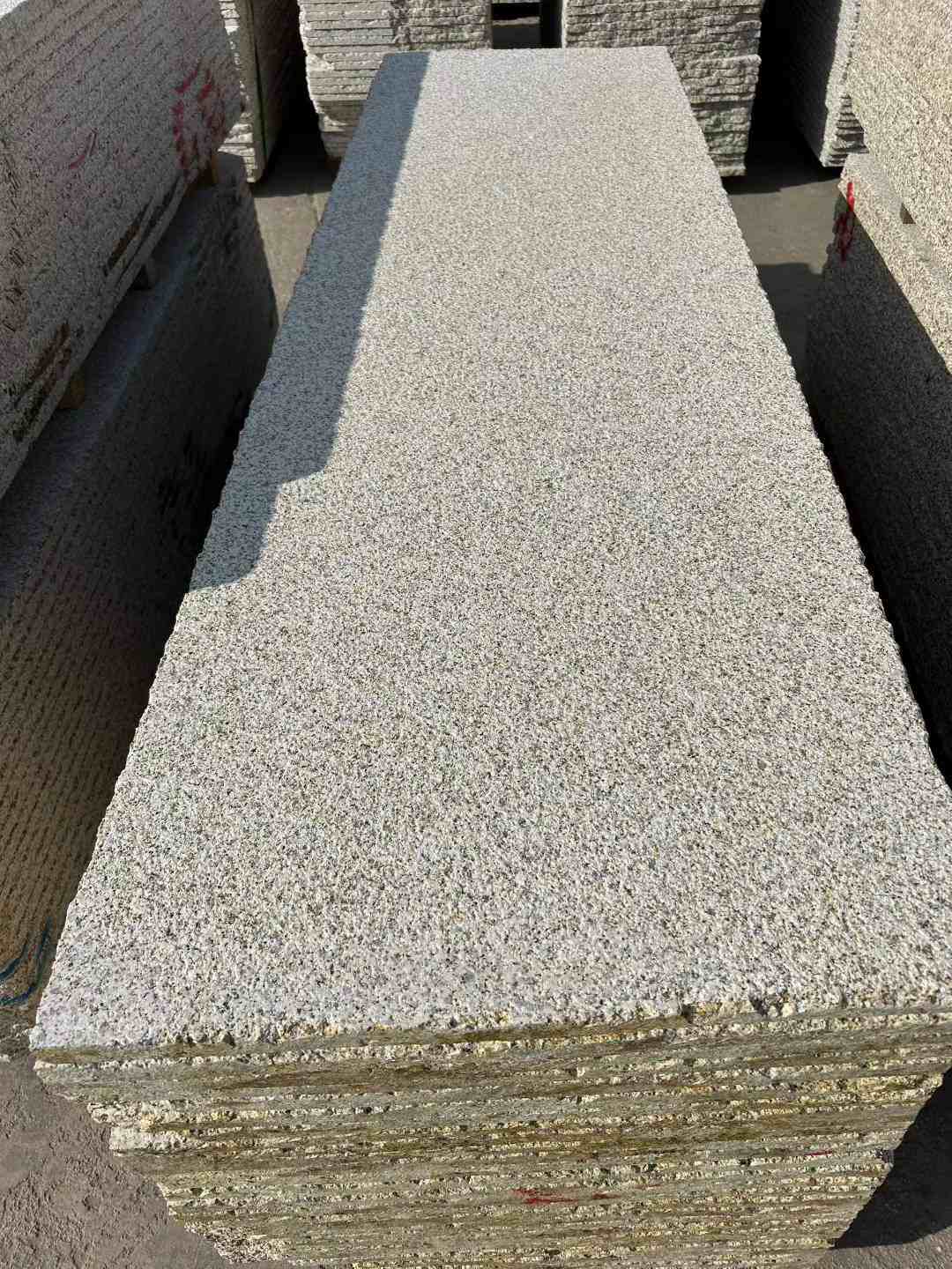 肇庆 黄金麻花岗岩荔枝面毛板，半成品