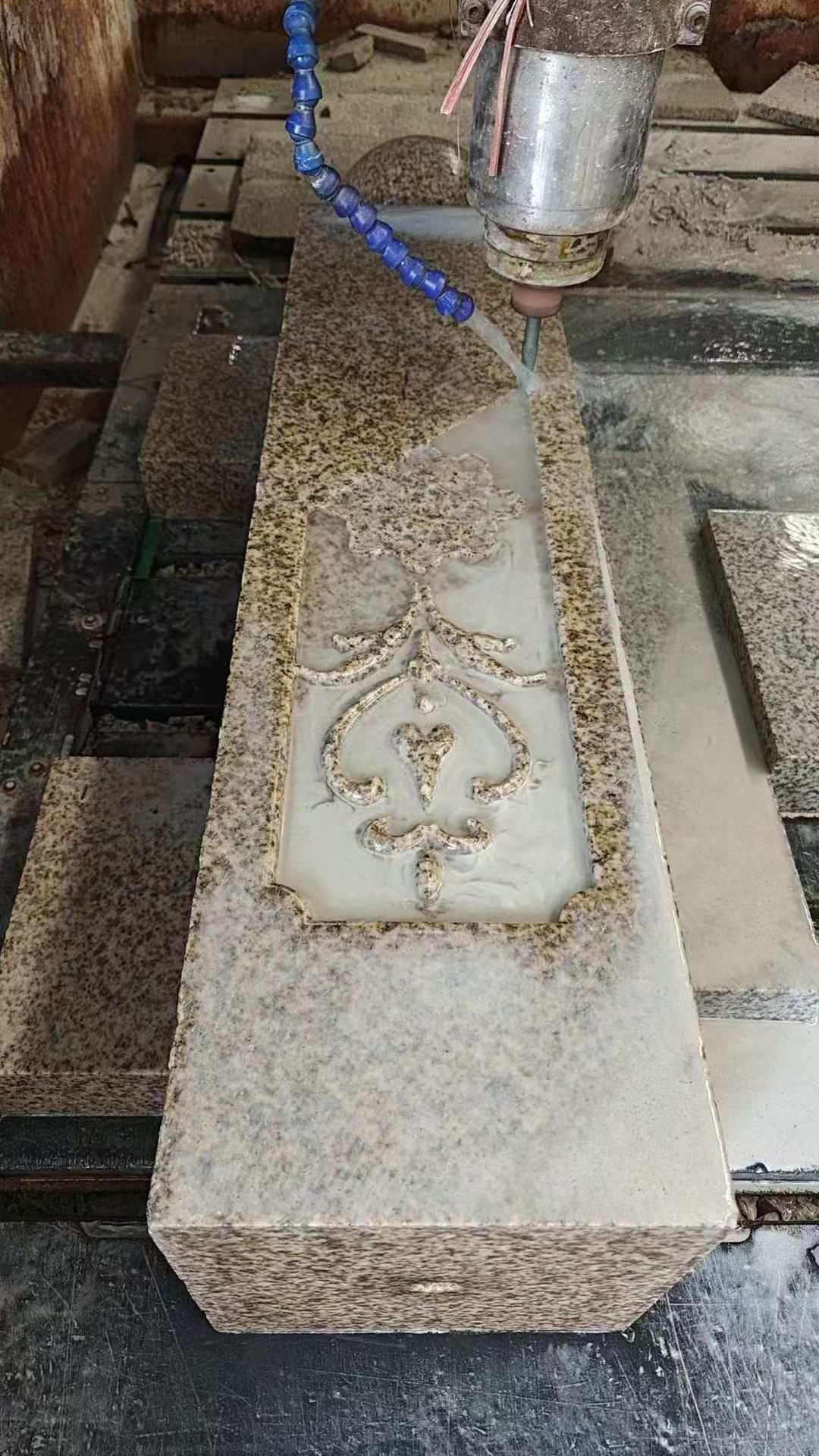 肇庆 黄金麻花岗岩异形加工雕刻栏杆大柱