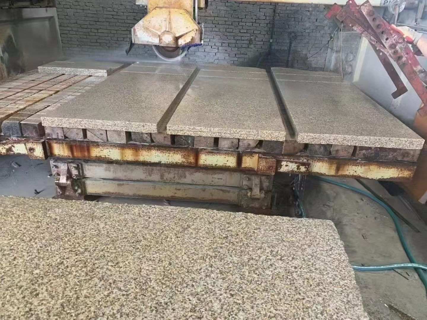 肇庆 黄金麻荔枝面成品板加工