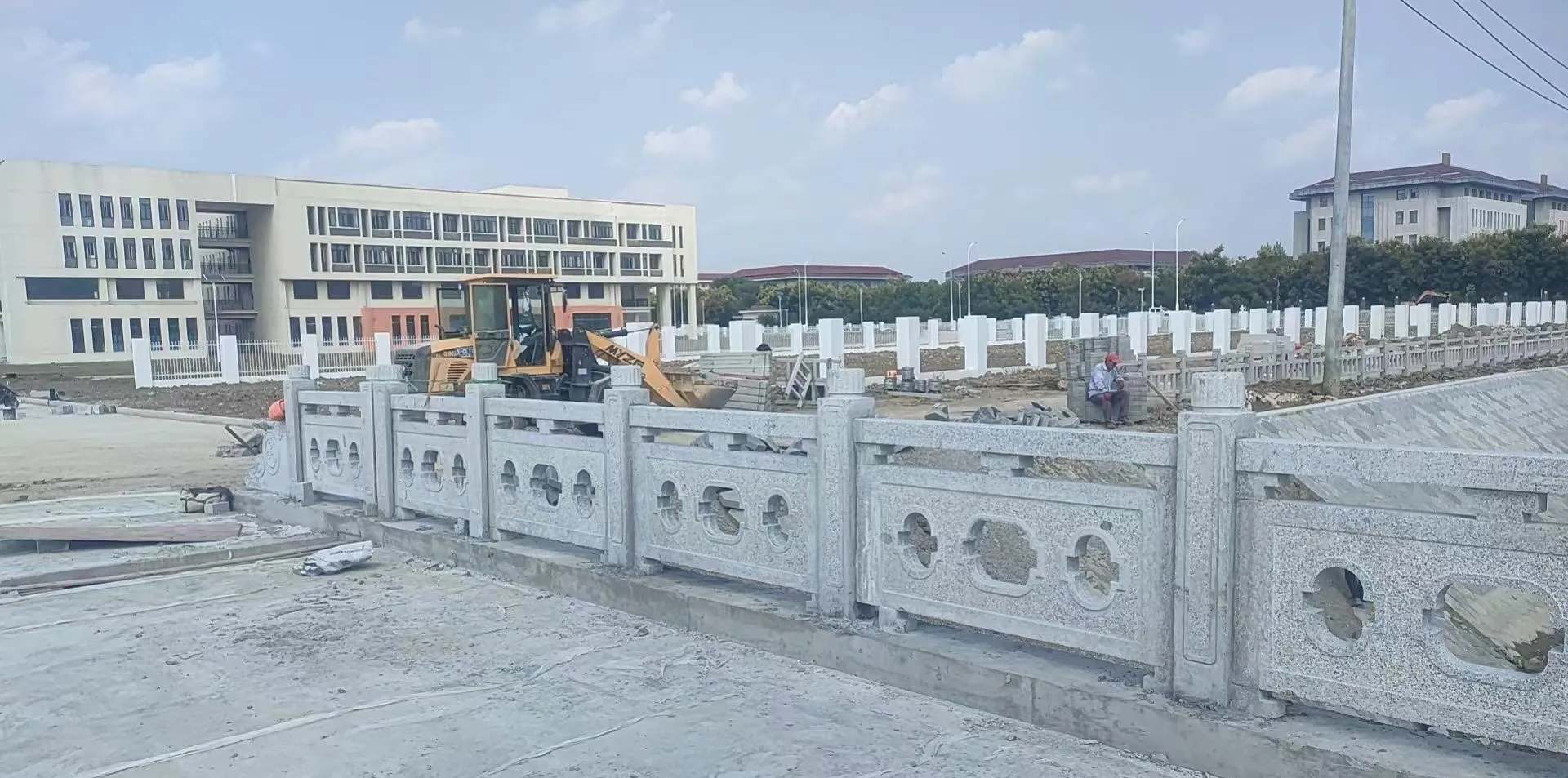 肇庆 白麻花岗岩荔枝面河道栏杆