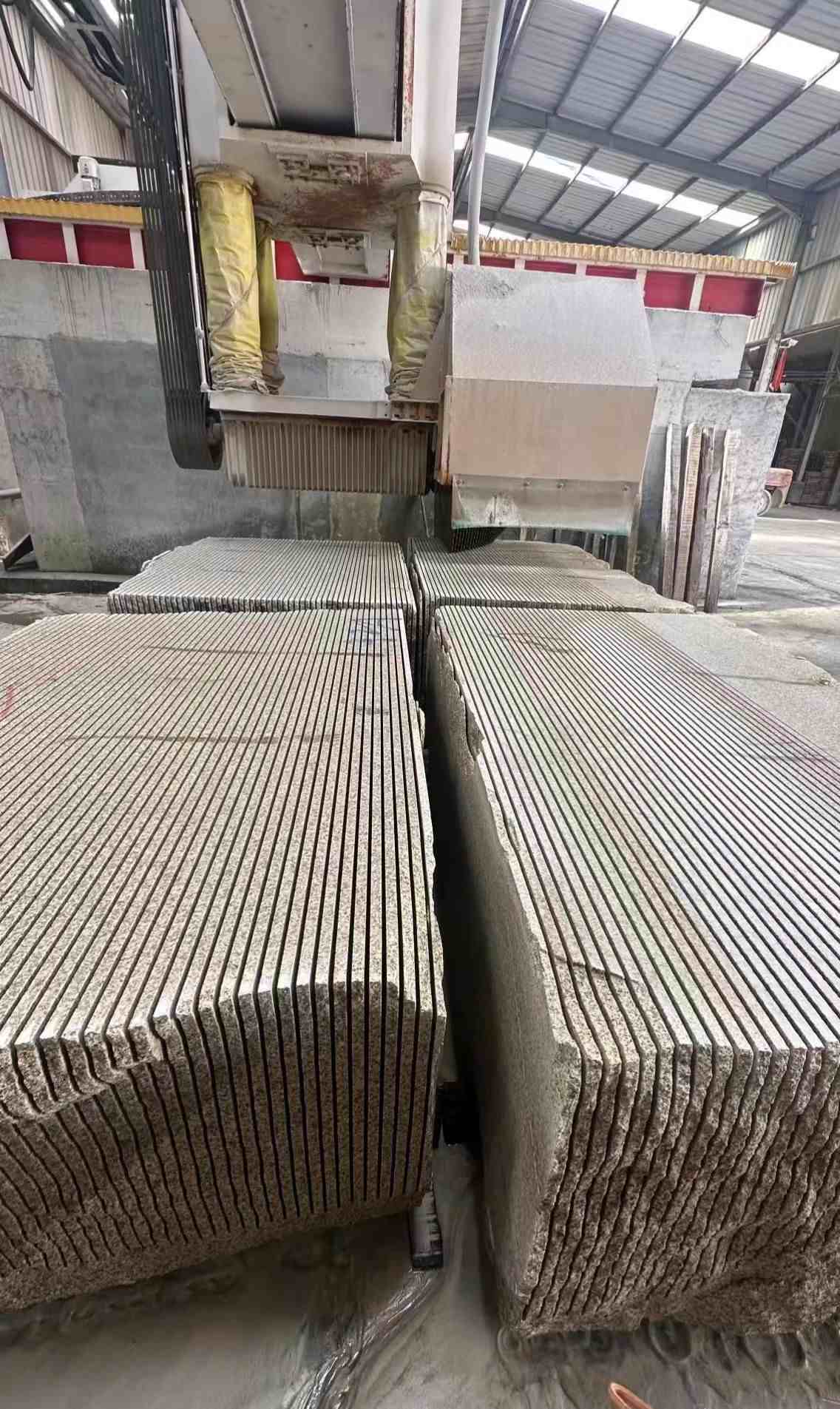 肇庆 车间生产日常，黄金麻白麻花岗岩