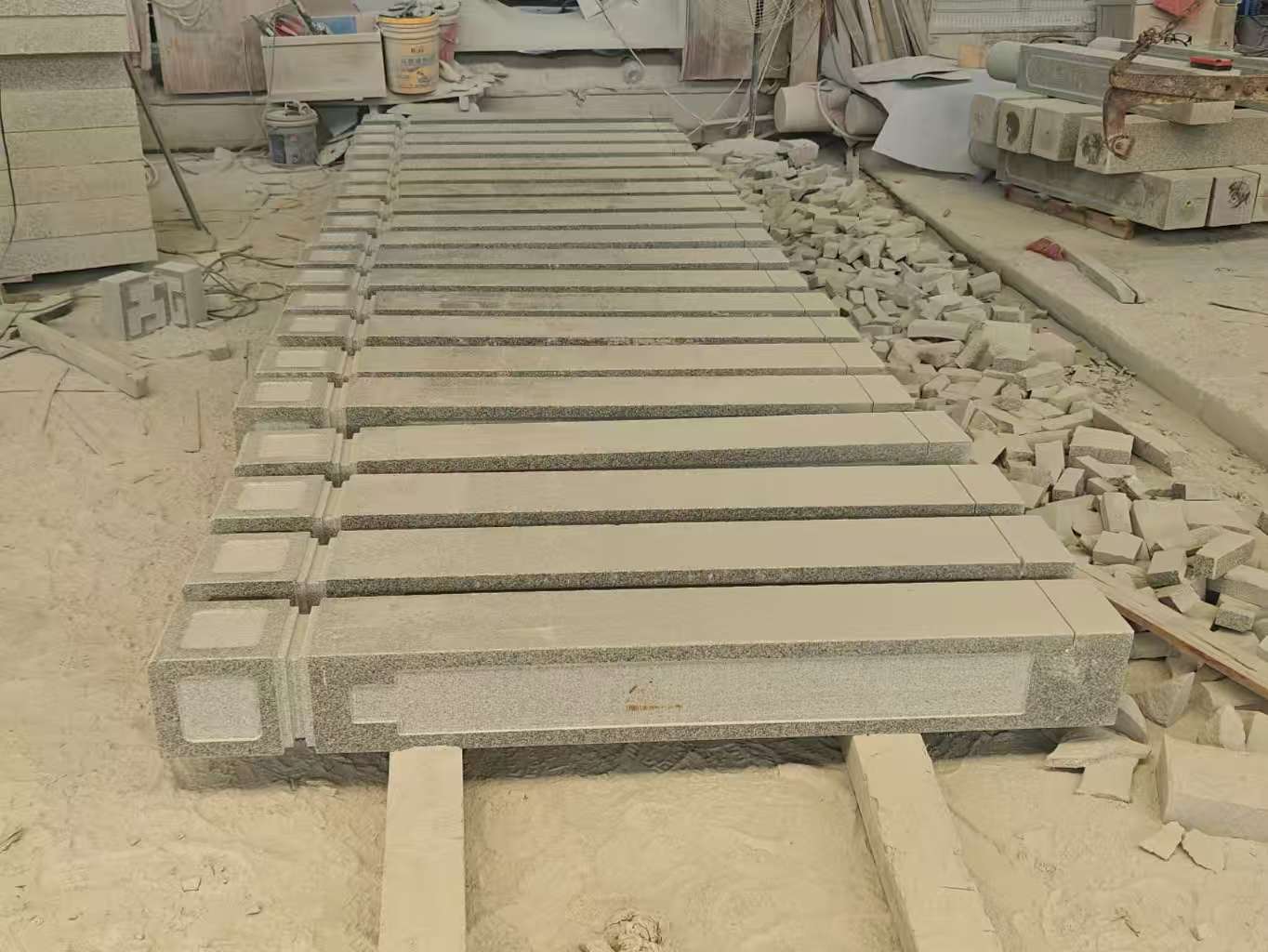 肇庆 芝麻白异形加工雕刻-栏杆大柱，方柱