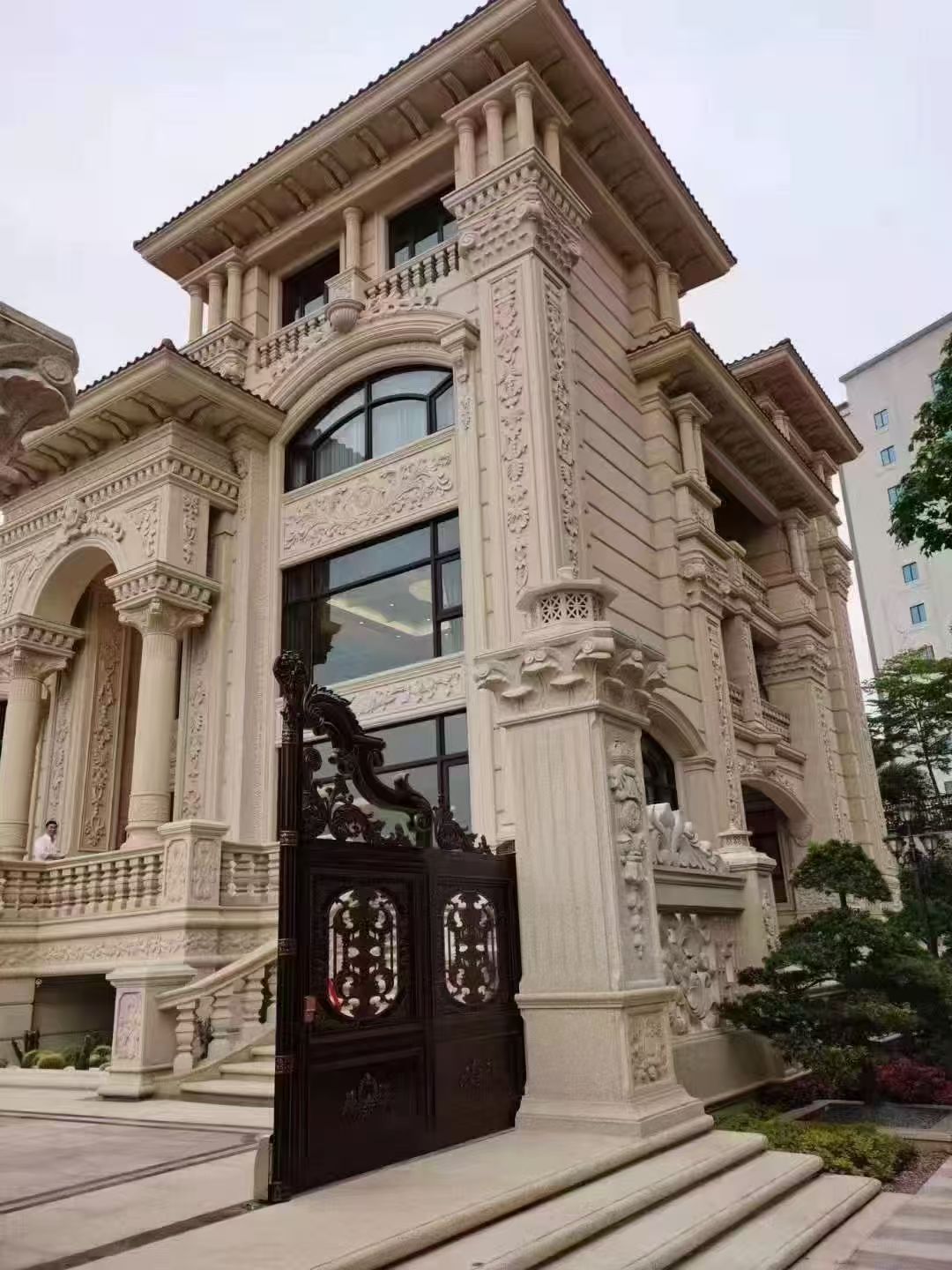 肇庆 黄金麻花岗岩别墅外墙干挂效果展示